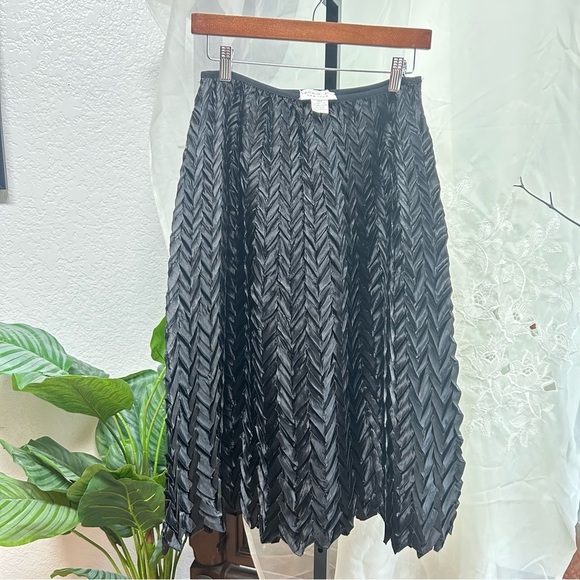 Jackie Jon black textured midi length skirt size 8 polyester stretch waist - Picture 1 of 6